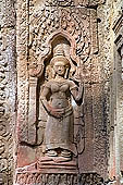 Preah Khan - bas-reliefs of devata.